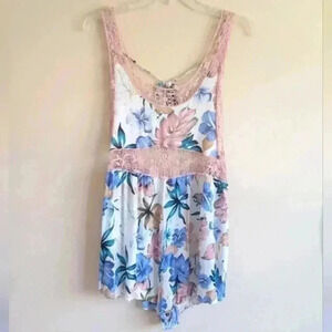 Solemio floral lace sleeveless romper size medium